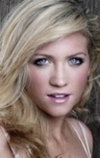Фотография Бриттани Сноу Brittany Snow